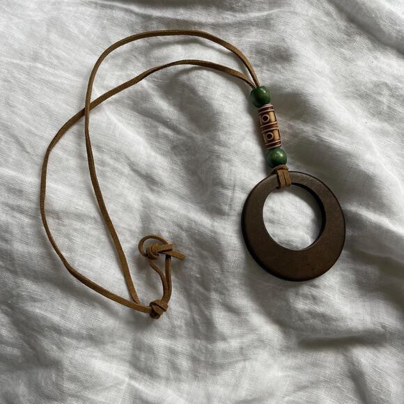 Y2K vintage 2000s statement pendant necklace wood disc boho - Picture 4 of 5